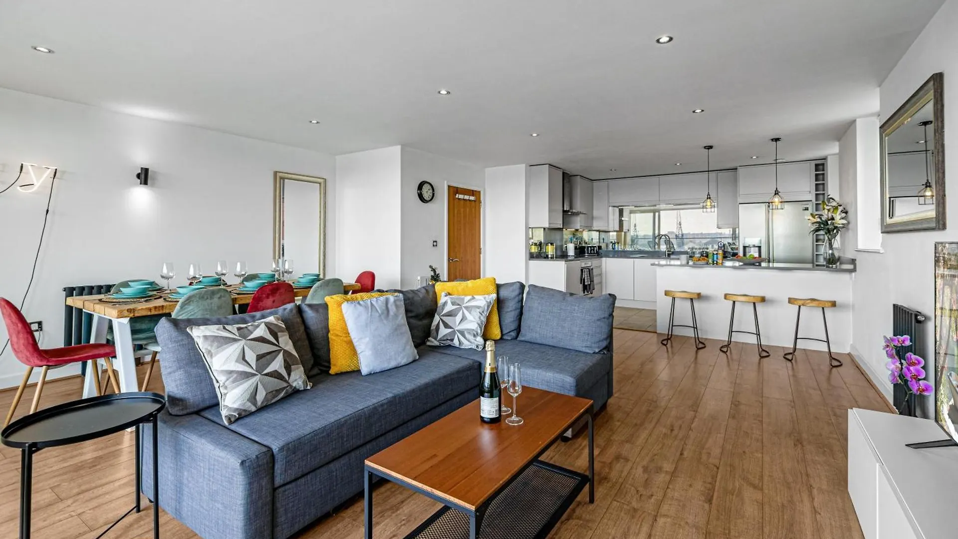 London Excel Waterfront Serenity 0*,